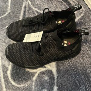 Adidas NMD R1 STLT PK